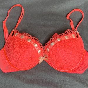 Victoria’s Secret push-up bra 34C